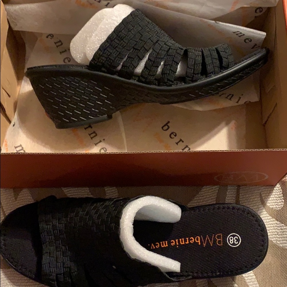 New Bernie Mev size 38 Black wedge slide on shoes
